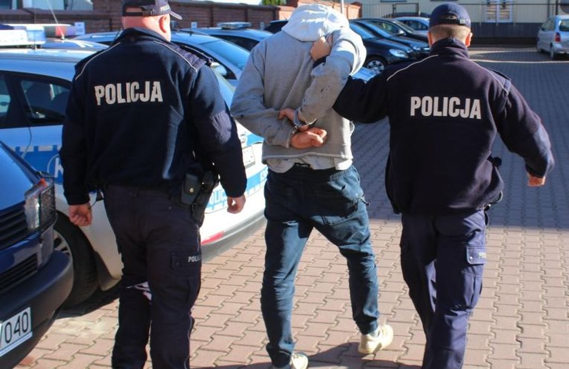 Gryfińska prokuratura zajmuje się sprawą rozboju. W Gryfinie kilkanaście dni temu... Gryfińska prokuratura zajmuje się sprawą rozboju. W Gryfinie kilkanaście dni temu...