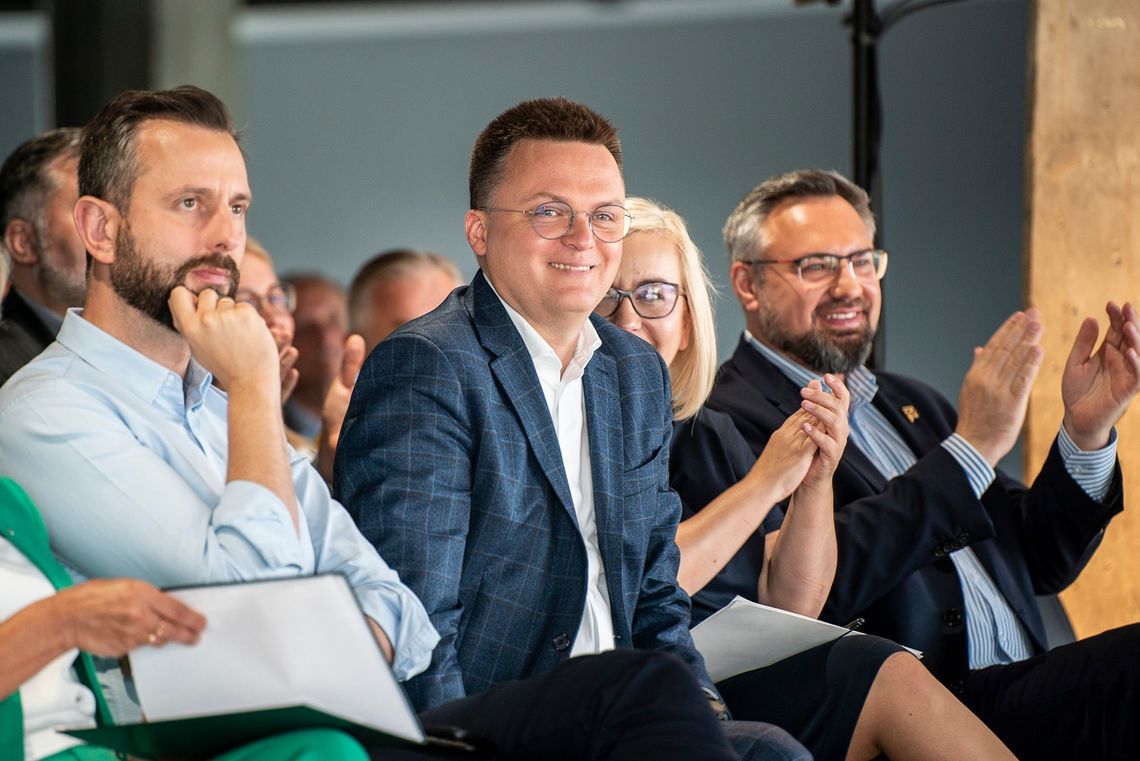 Trzecia Droga chce mieć 15 procent. Hołownia: będziemy na podium