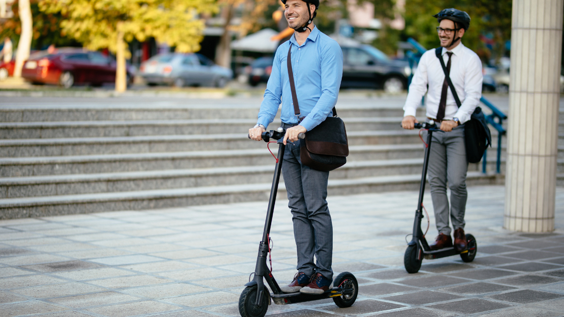 Elektryczna hulajnoga po tej zmianie nie wjedzie na chodnik. Potrącił 13-latkę i uciekł