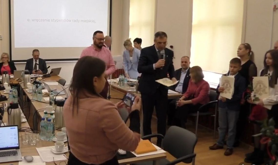 Inwestycja w przyszłość. Najzdolniejsi uczniowie z gminy nagrodzeni