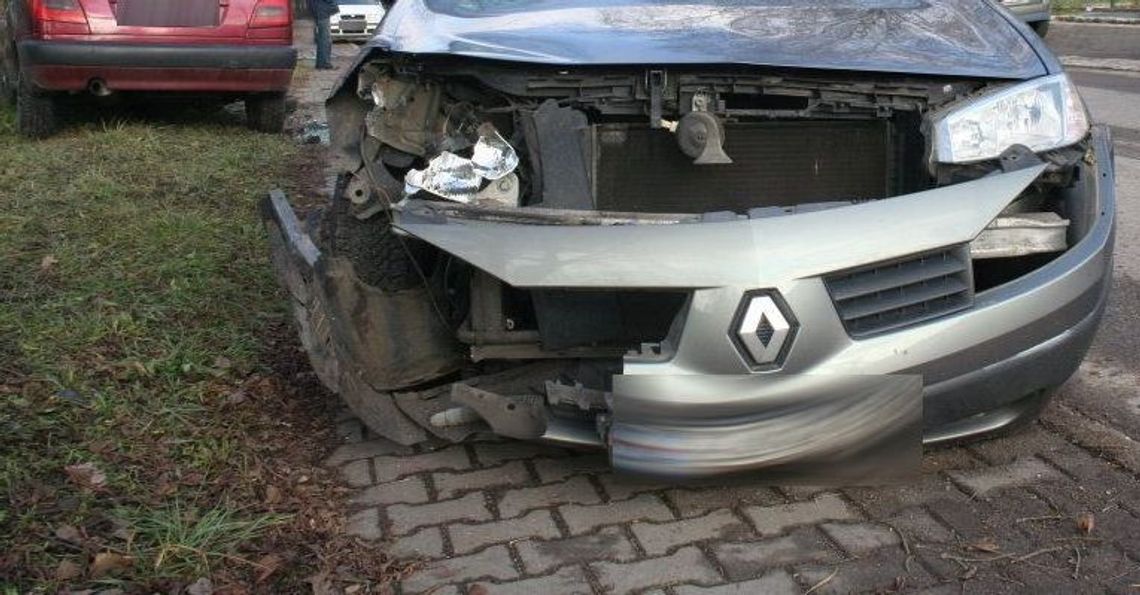 Jadące renaultem trzy kobiety wpadły w poślizg