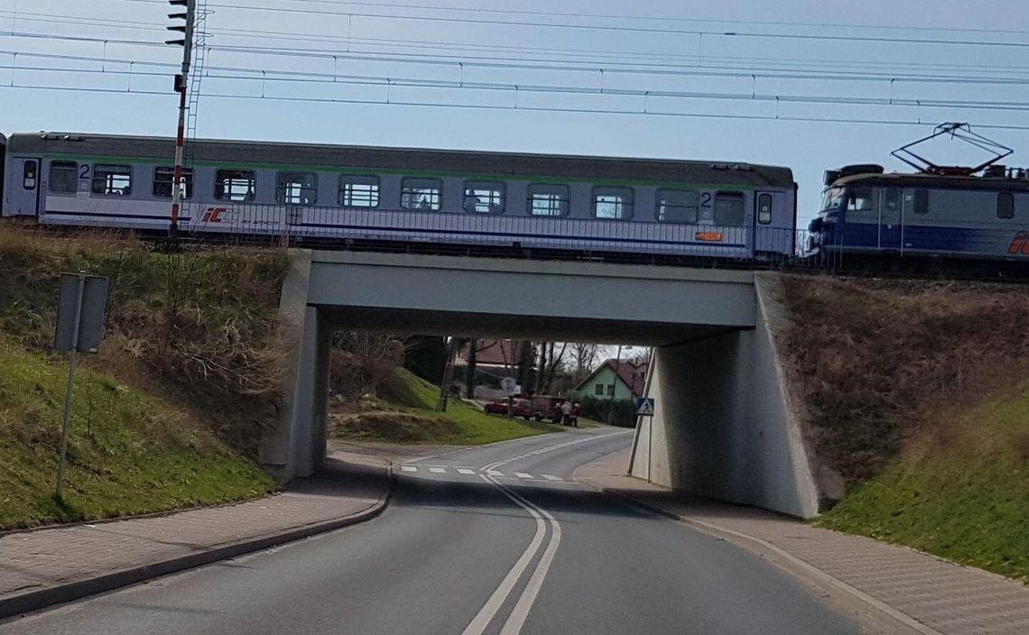 Jak kursują pociągi w zwiazku z gołoledzią i wyciekiem ładunku chemicznego z cysterny?