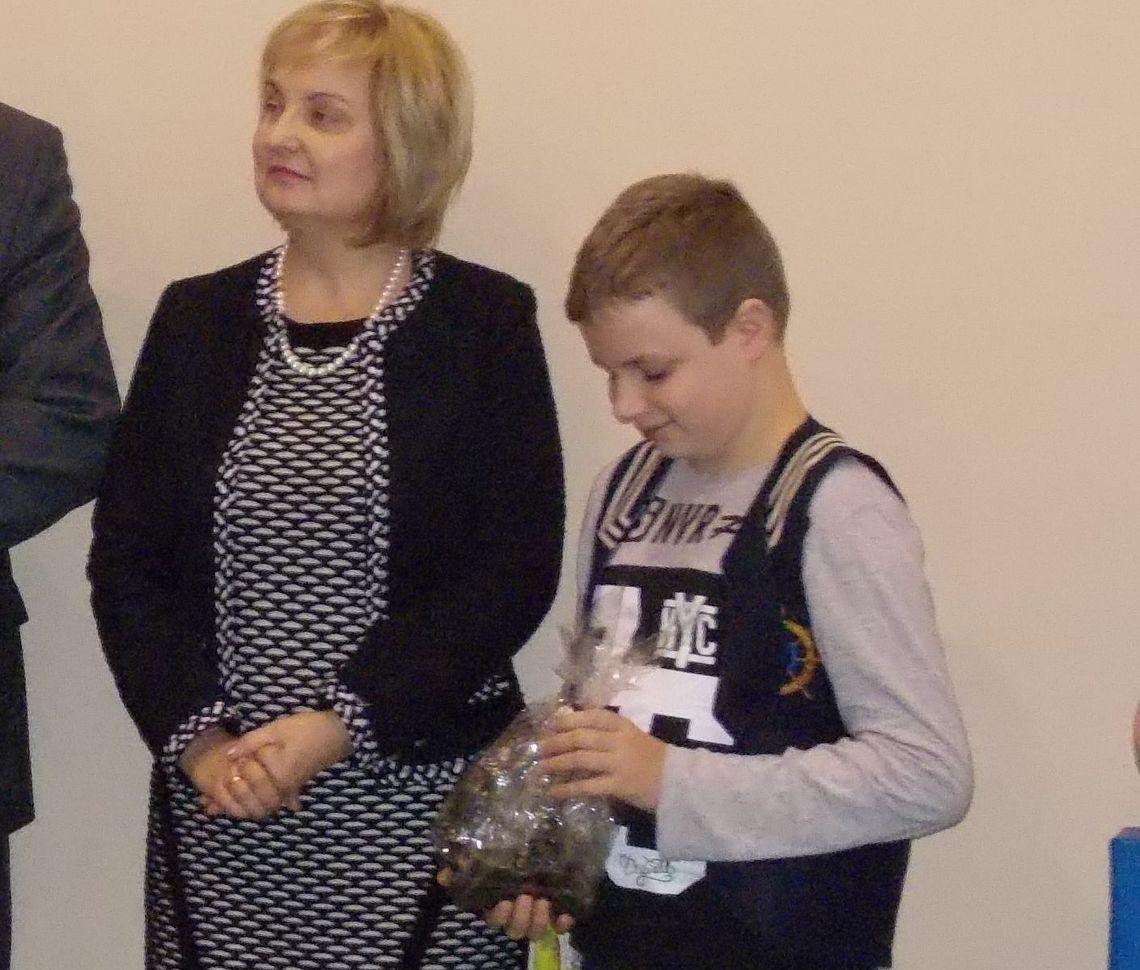 Jak Oskar Pawlus został bohaterem. Dzięki niemu strażacy poradzili sobie z czadem, a siostra i mama żyją Jak Oskar Pawlus został bohaterem. Dzięki niemu strażacy poradzili sobie z czadem, a siostra i mama żyją