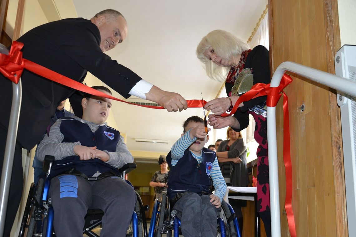 Jak Patryk i Bartek przecinali wstęgę Jak Patryk i Bartek przecinali wstęgę