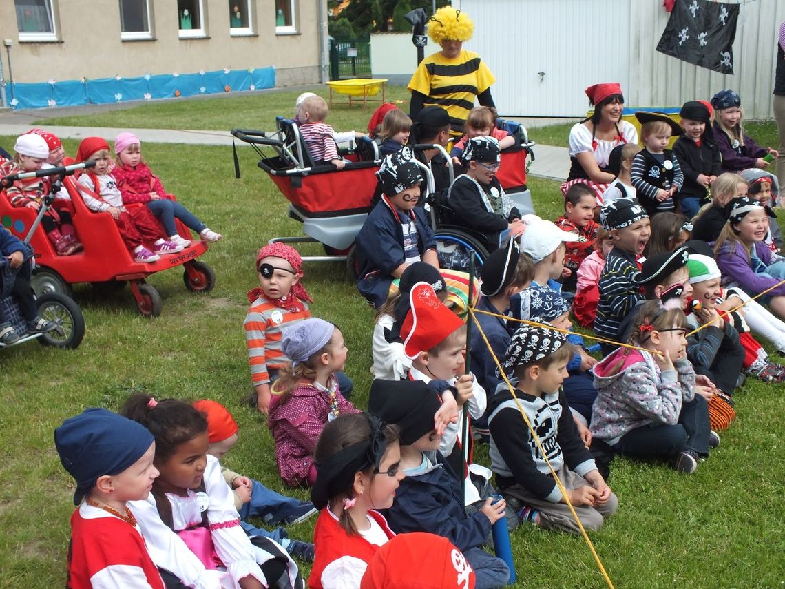 Jak pszczółki turlały beczkę z rumem
