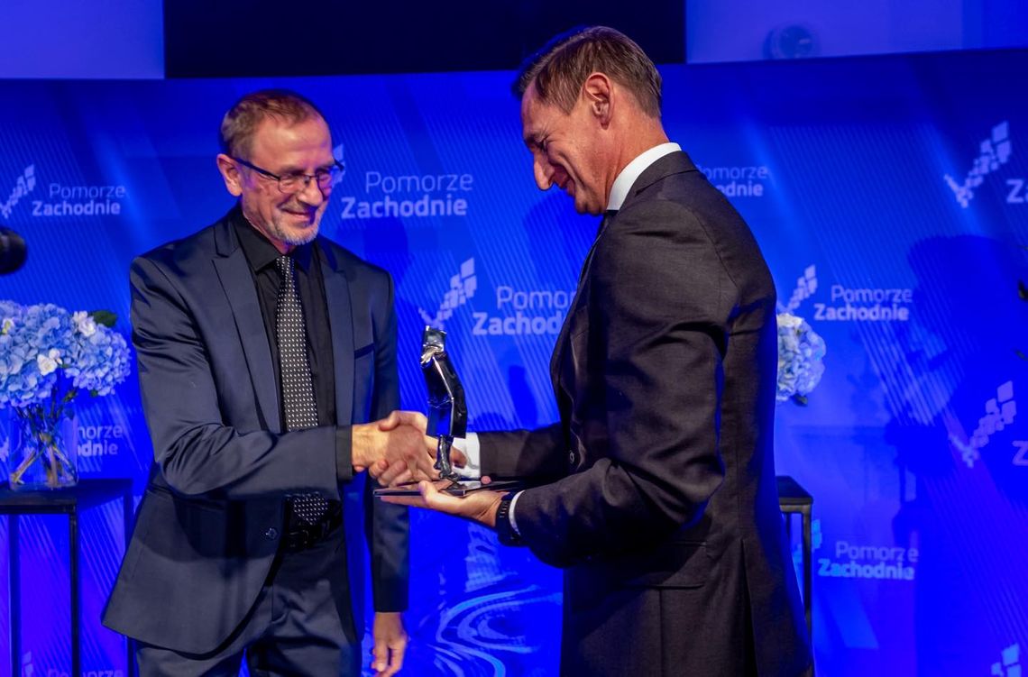 Janusz Janiszewski triumfuje! Nagroda Pro Arte dla instruktora z Gryfina za osiągnięcia w sztuce teatralnej