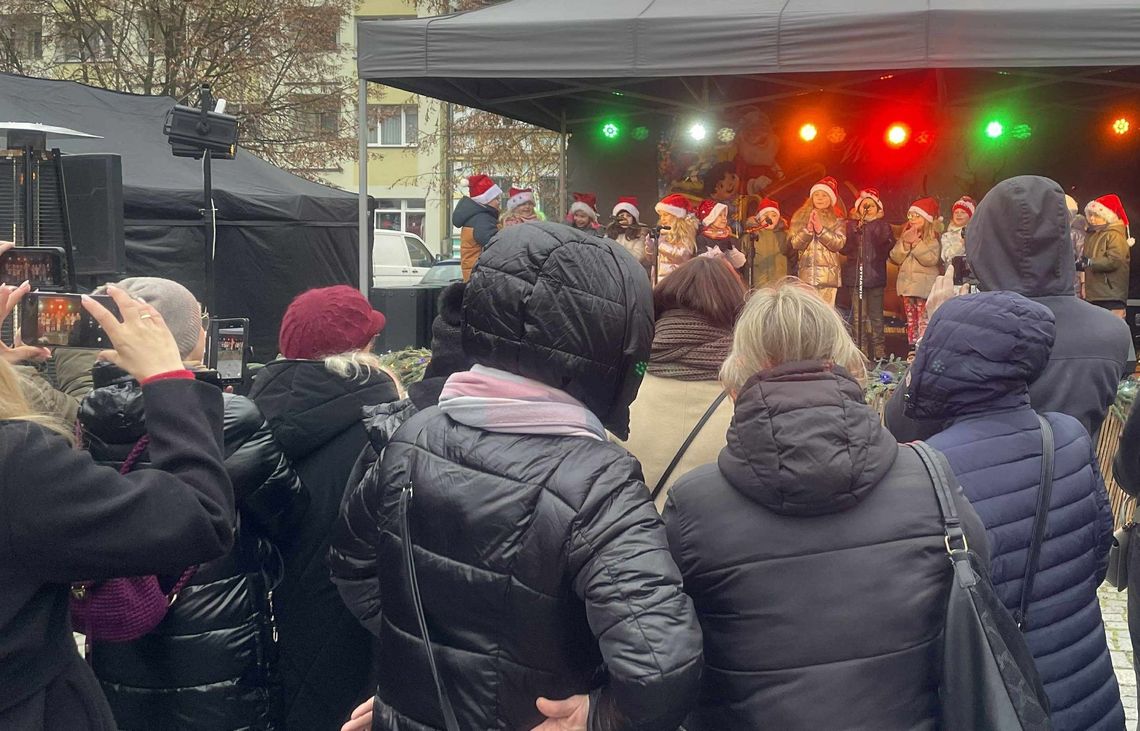 Jarmark Adwentowy w Mieszkowicach. Było wesoło i świątecznie Jarmark Adwentowy w Mieszkowicach. Było wesoło i świątecznie