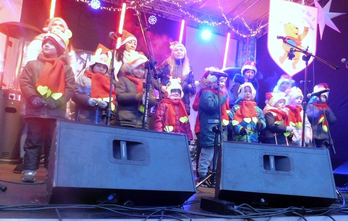 Jarmark bożonarodzeniowy w Gryfinie we mgle