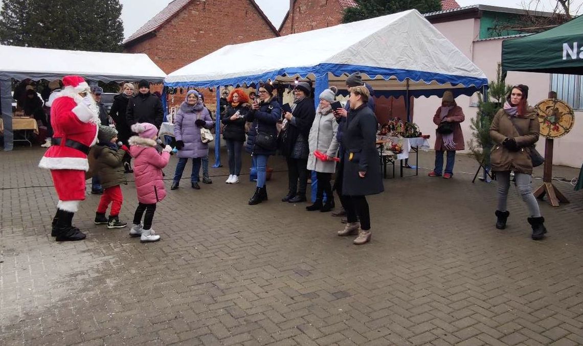 Jarmark bożonarodzeniowy zorganizowano na ryneczku [ZDJĘCIA]