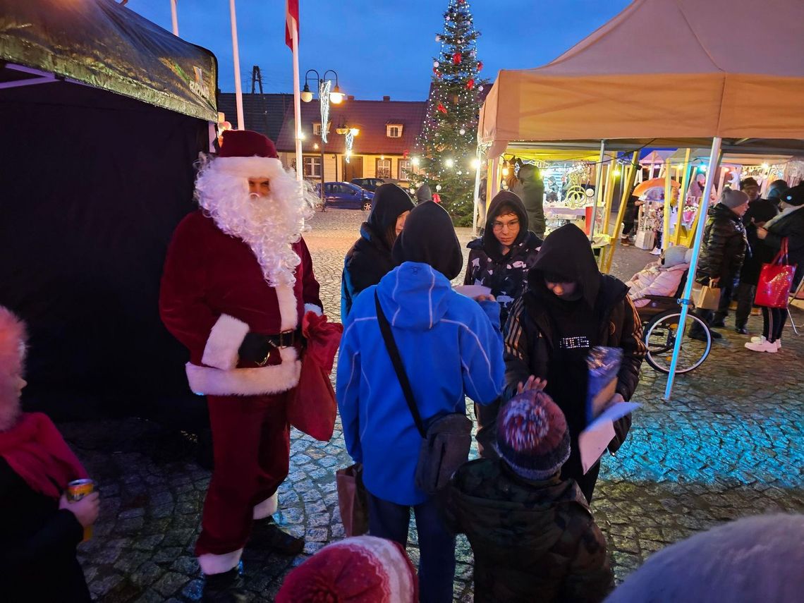 Jarmark świąteczny łączą z miejską wigilią Jarmark świąteczny łączą z miejską wigilią