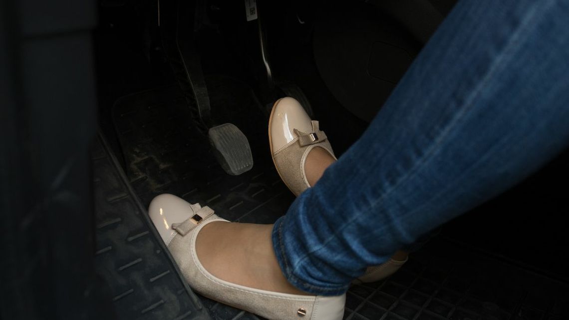 Nie zauważyła odcinkowego pomiaru prędkości. Szybkie 6 mandatów i 44 punkty karne Nie zauważyła odcinkowego pomiaru prędkości. Szybkie 6 mandatów i 44 punkty karne