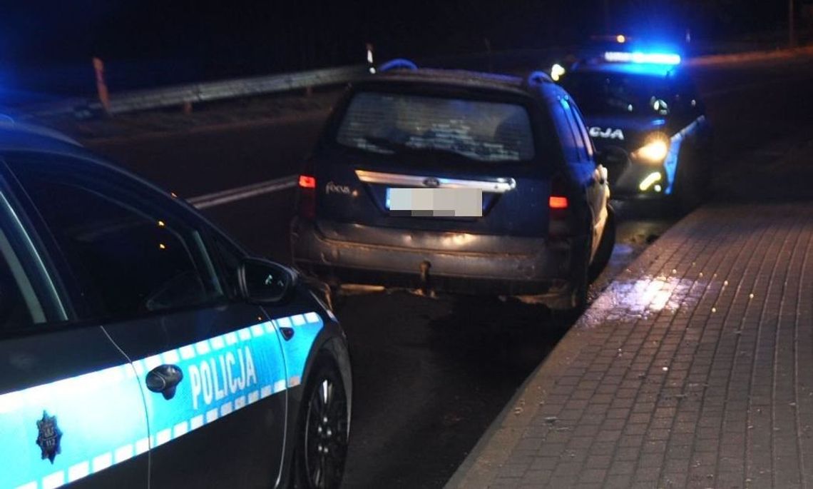 Jechał bez uprawnień i nadział się na policję