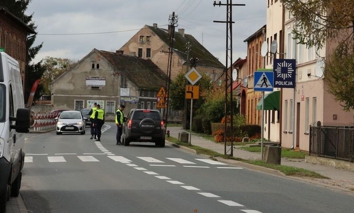 Jechał peugeotem bez prawa jazdy. Głupio się tłumaczył Jechał peugeotem bez prawa jazdy. Głupio się tłumaczył