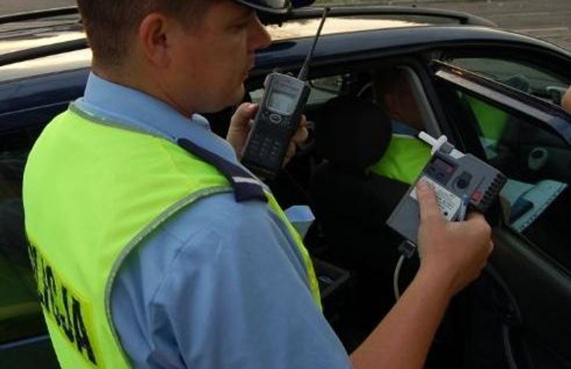 Jechał ślepą ulicą pod wpływem alkoholu Jechał ślepą ulicą pod wpływem alkoholu