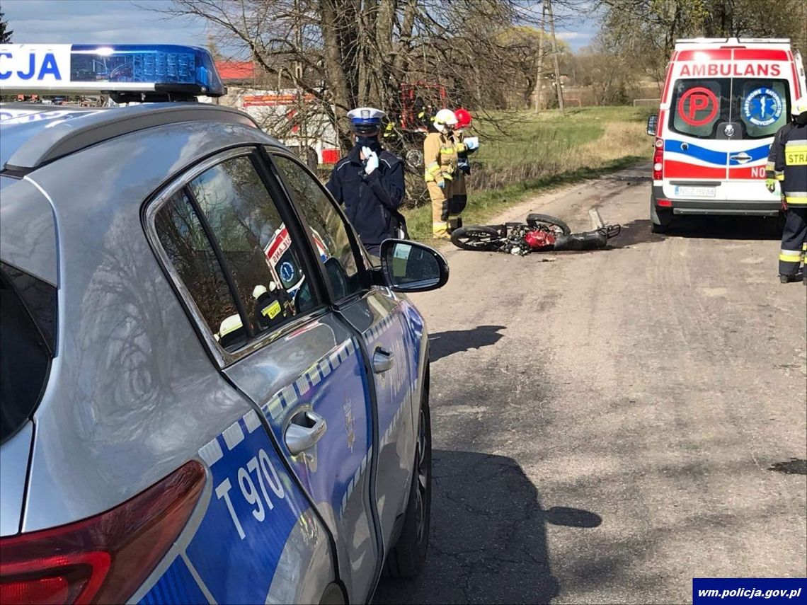 Jeden wyprzedzał, drugi skręcał w lewo. Doszło do kolizji Jeden wyprzedzał, drugi skręcał w lewo. Doszło do kolizji