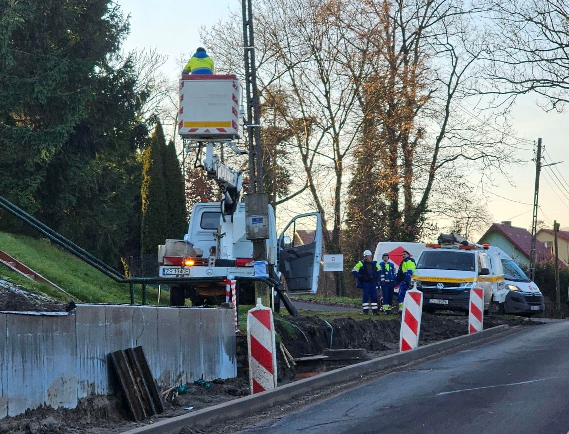 Jednocześnie inwestycja drogowa i oświetleniowa Jednocześnie inwestycja drogowa i oświetleniowa