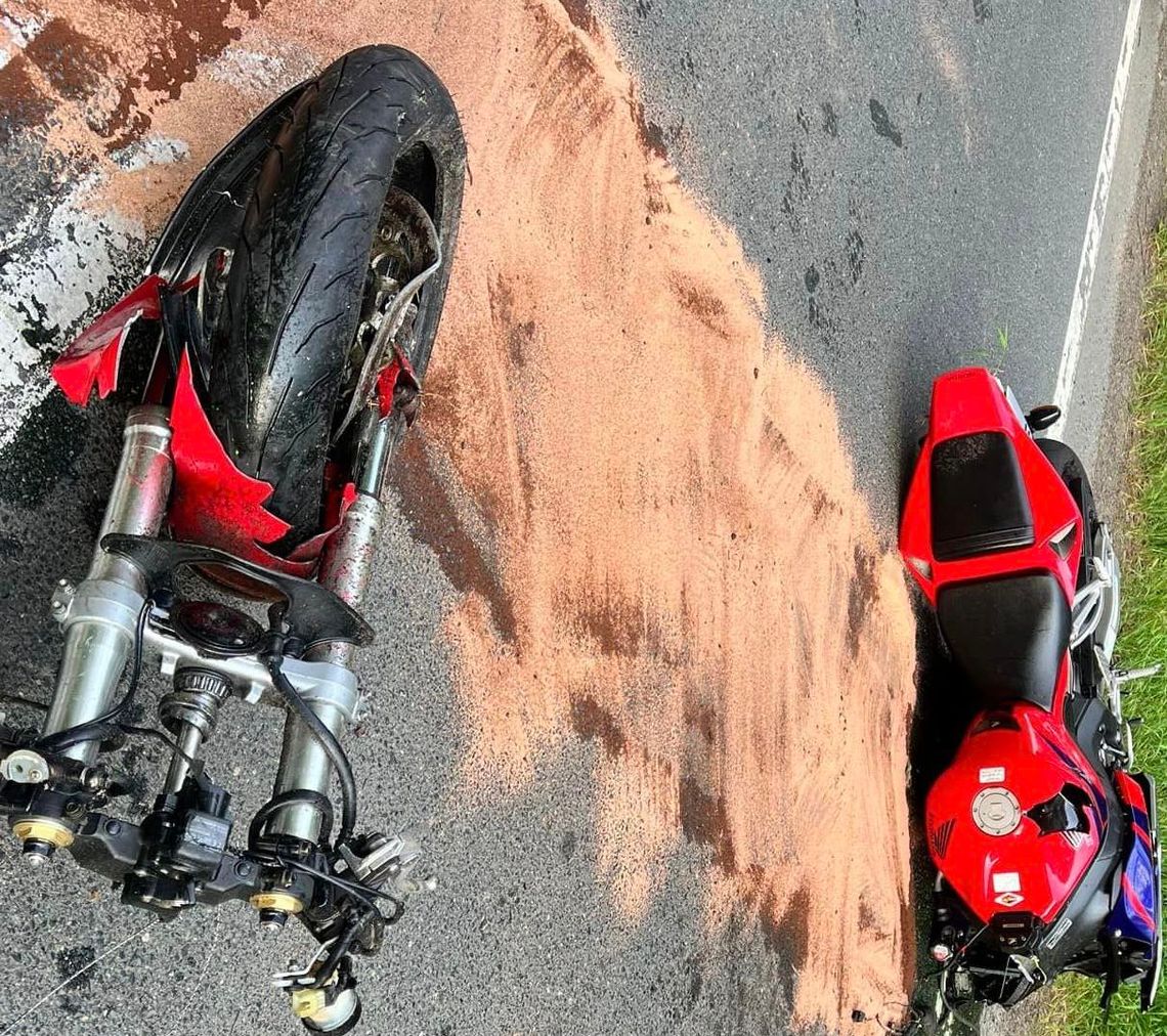 Jego motocykl rozerwał się na części. Taka była siła uderzenia!