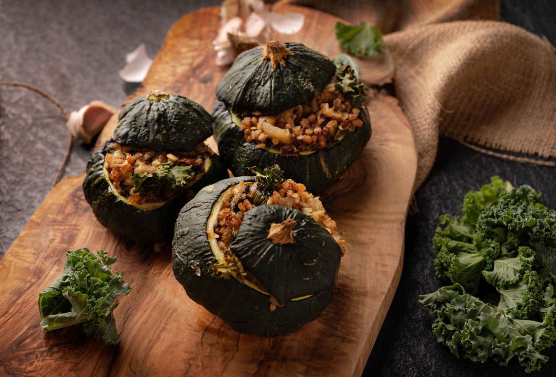 Jesienne smaki - patisony faszerowane jarmużem i kaszą gryczaną - przepis kulinarny Jesienne smaki - patisony faszerowane jarmużem i kaszą gryczaną - przepis kulinarny