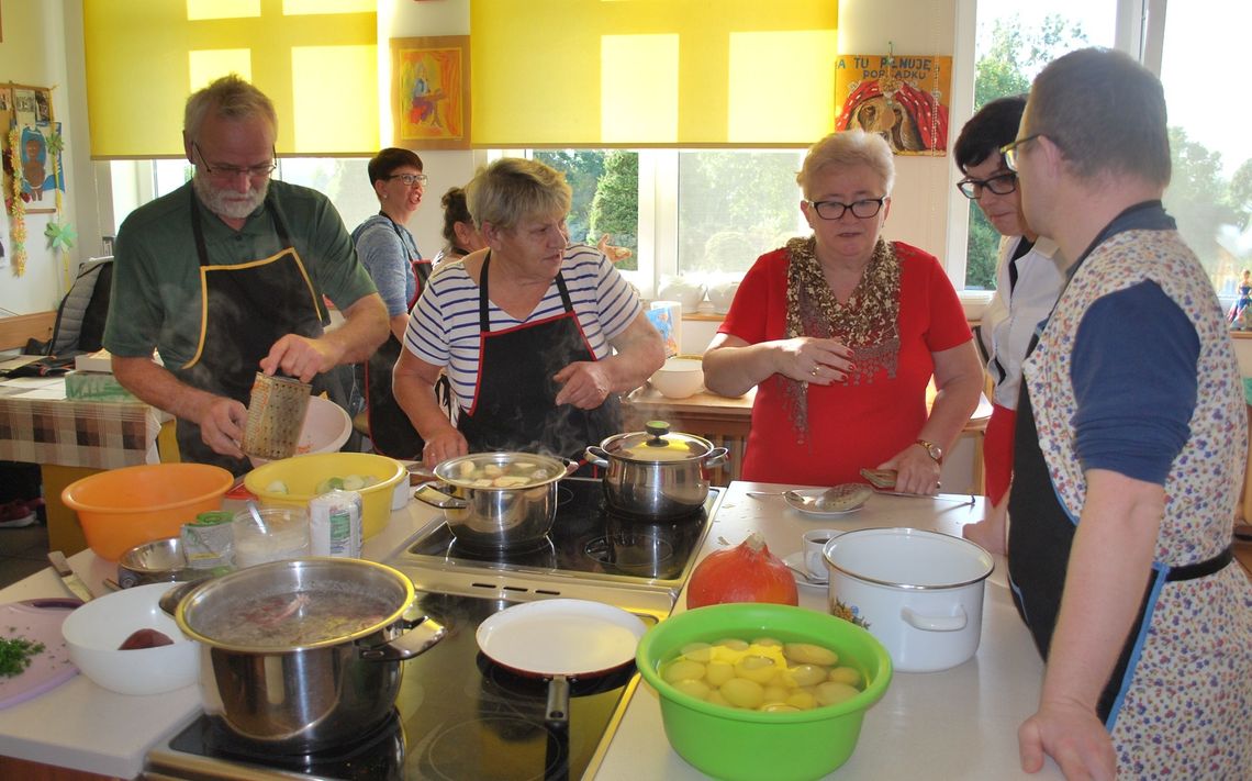 Jesienny piknik z dwoma głównymi atrakcjami Jesienny piknik z dwoma głównymi atrakcjami