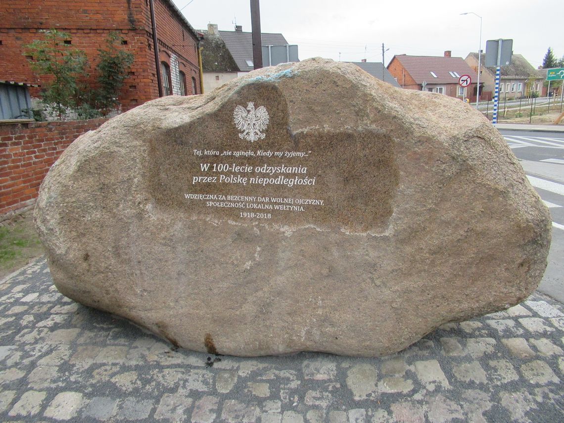 Jest niezadowolony z głazu niepodległości. Domaga się pomnika dla burmistrza i… siebie Jest niezadowolony z głazu niepodległości. Domaga się pomnika dla burmistrza i… siebie
