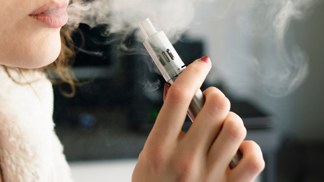 Prezydent właśnie podpisał i mamy zakaz sprzedaży e-papierosów. Co dokładnie wynika z przyjętych przepisów?