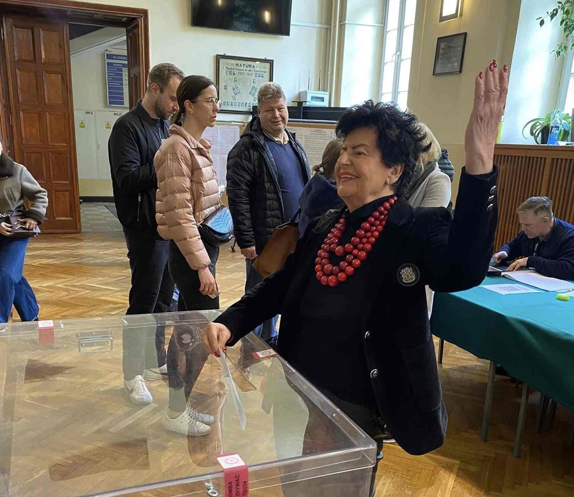 Komu Senyszyn przekazała "magiczne" korale? Ma pomysł na swoją polityczną przyszłość