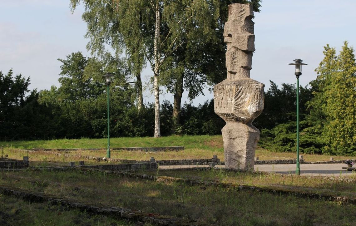 Już prawie uporządkowali cmentarz Już prawie uporządkowali cmentarz