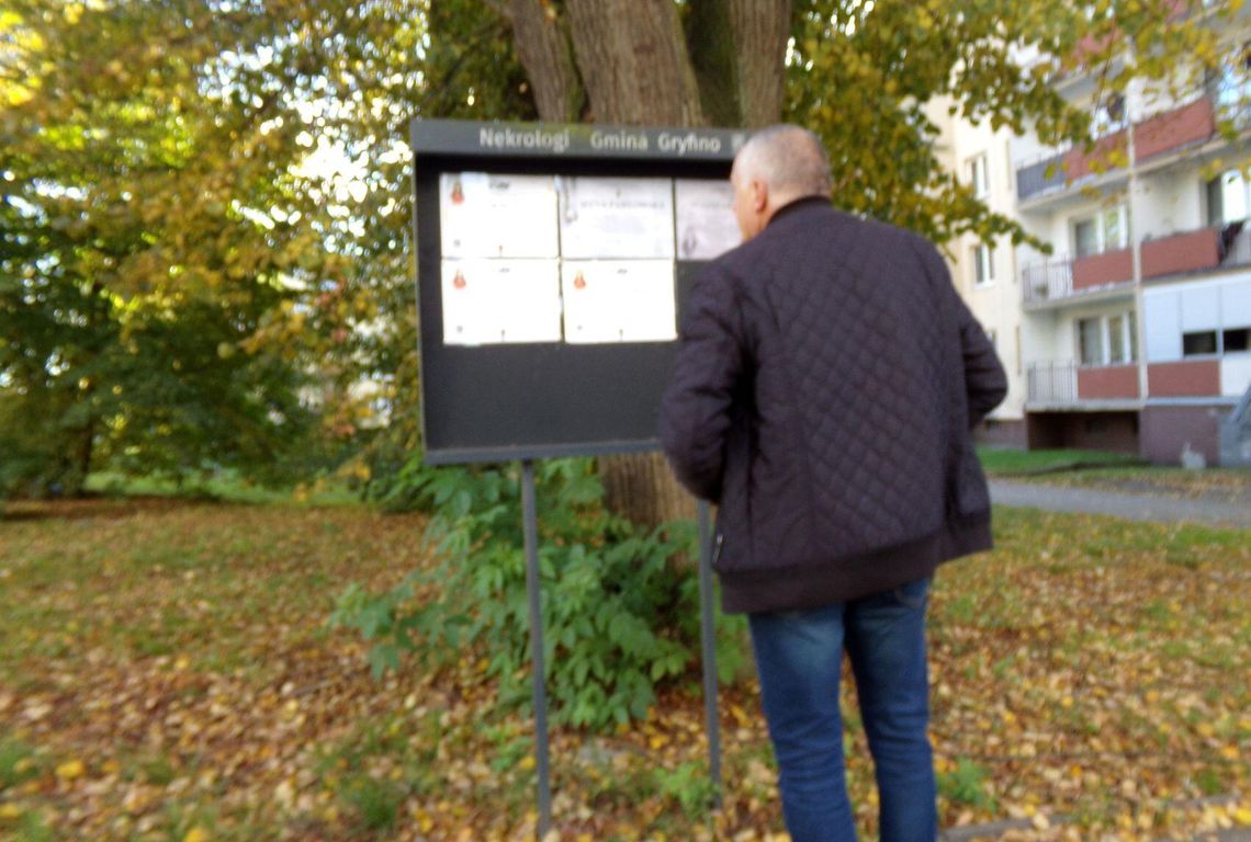 Serce w żałobie jest pustym pokojem, w którym wciąż słychać echo kroków