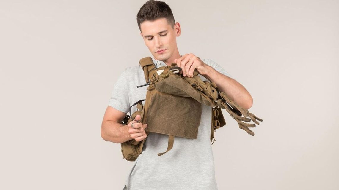 Każdy dostanie kamizelkę kuloodporną i hełm? Kiedy projekt może wejść w życie?