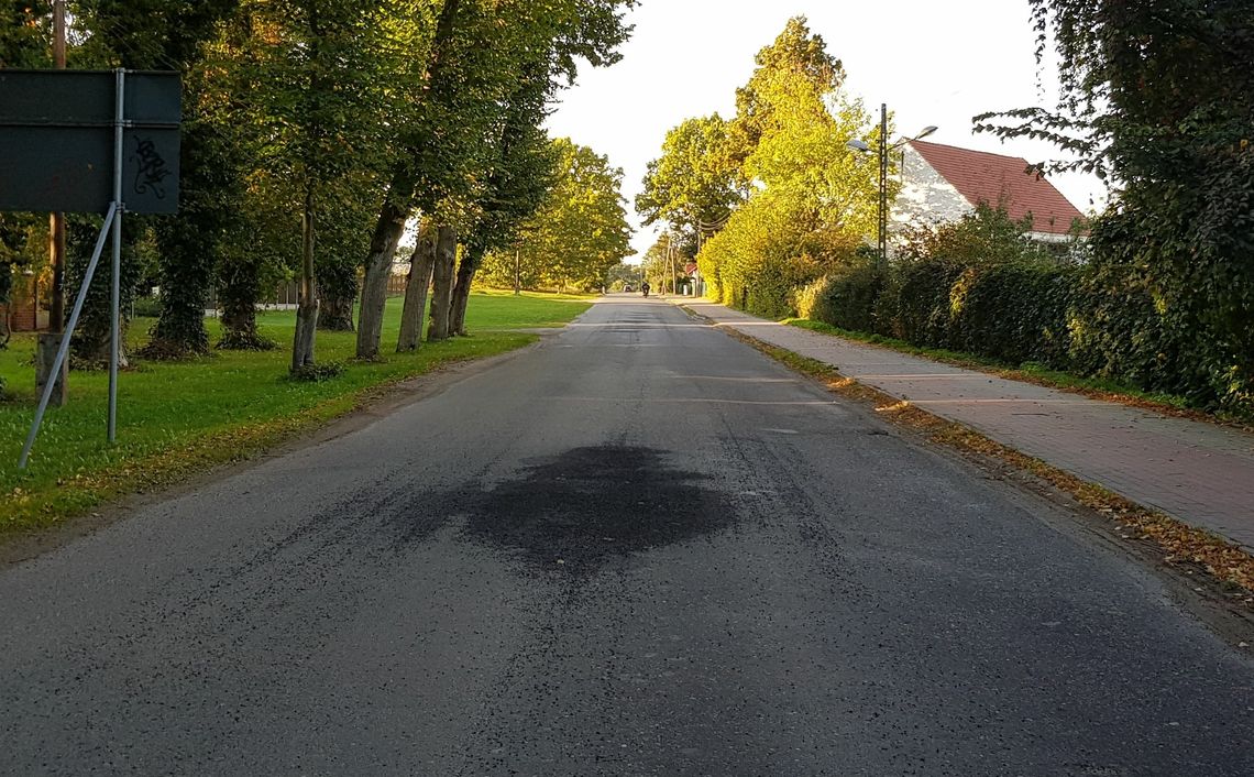 Kamyki obijają karoserię i szyby