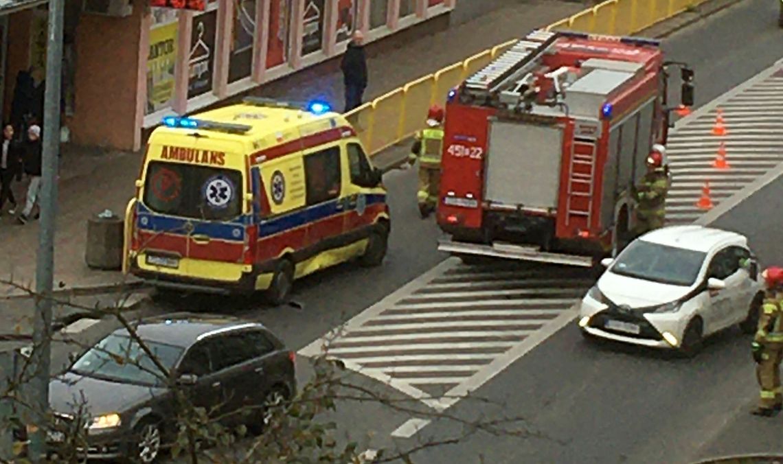 Karetka zderzyła się z samochodem osobowym
