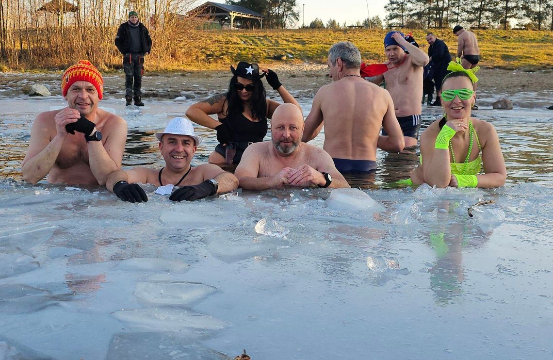 Karnawał na lodzie i w wodzie. Lodowi zapaleńcy w akcji