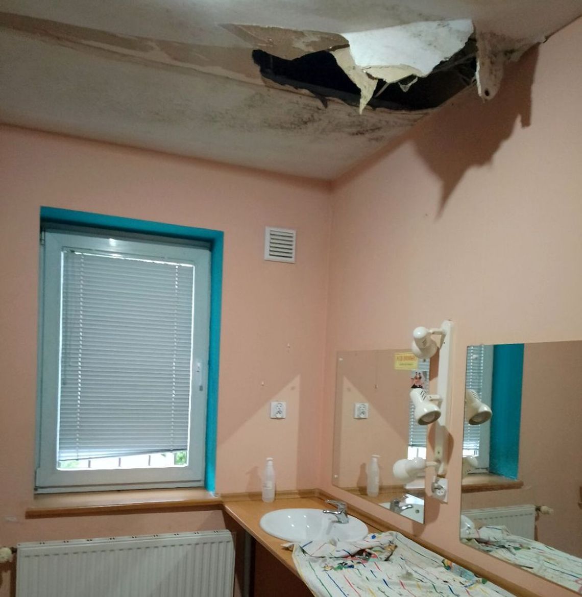 Katastroficzny stan budynku GDK, w którym burmistrz przyjmował gości