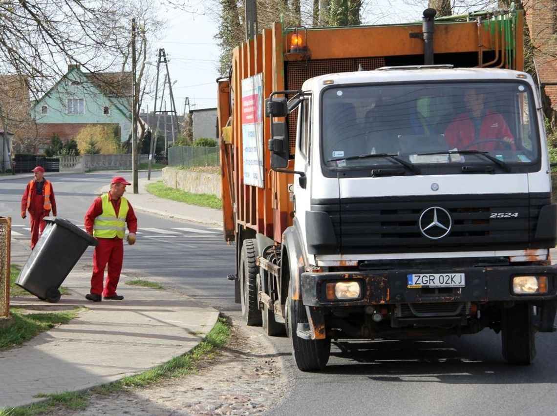 Każą zapłacić jeszcze  za kubły do śmieci