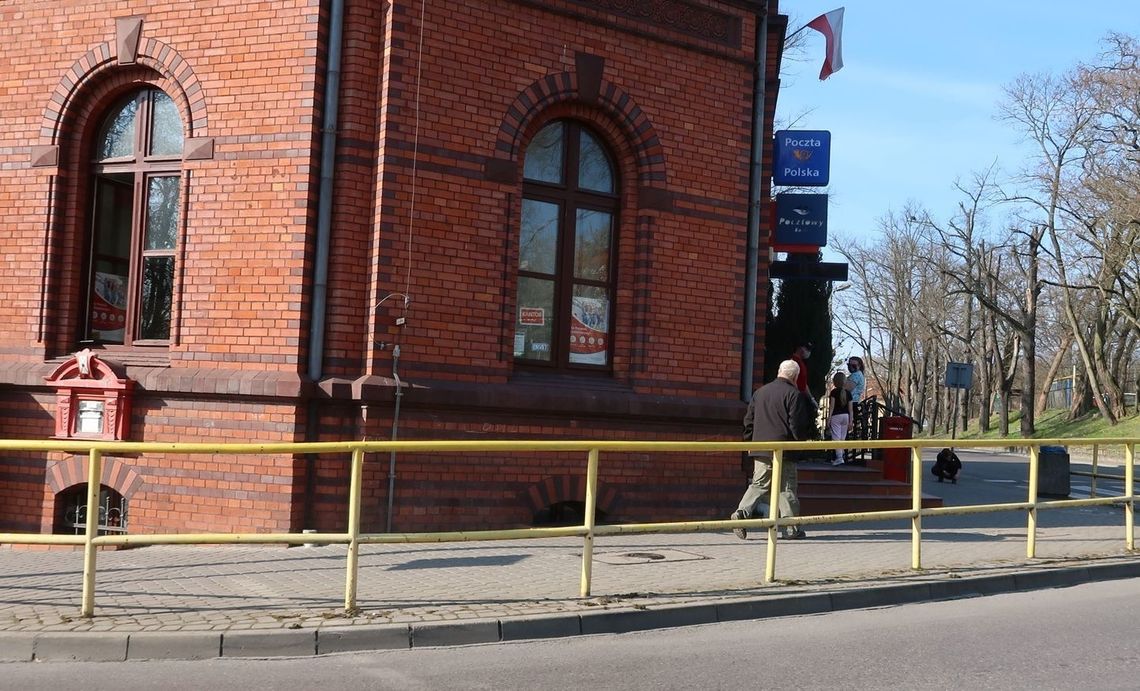 Kazała mi lizać znaczki w czasach epidemii - skarży się czytelniczka Kazała mi lizać znaczki w czasach epidemii - skarży się czytelniczka