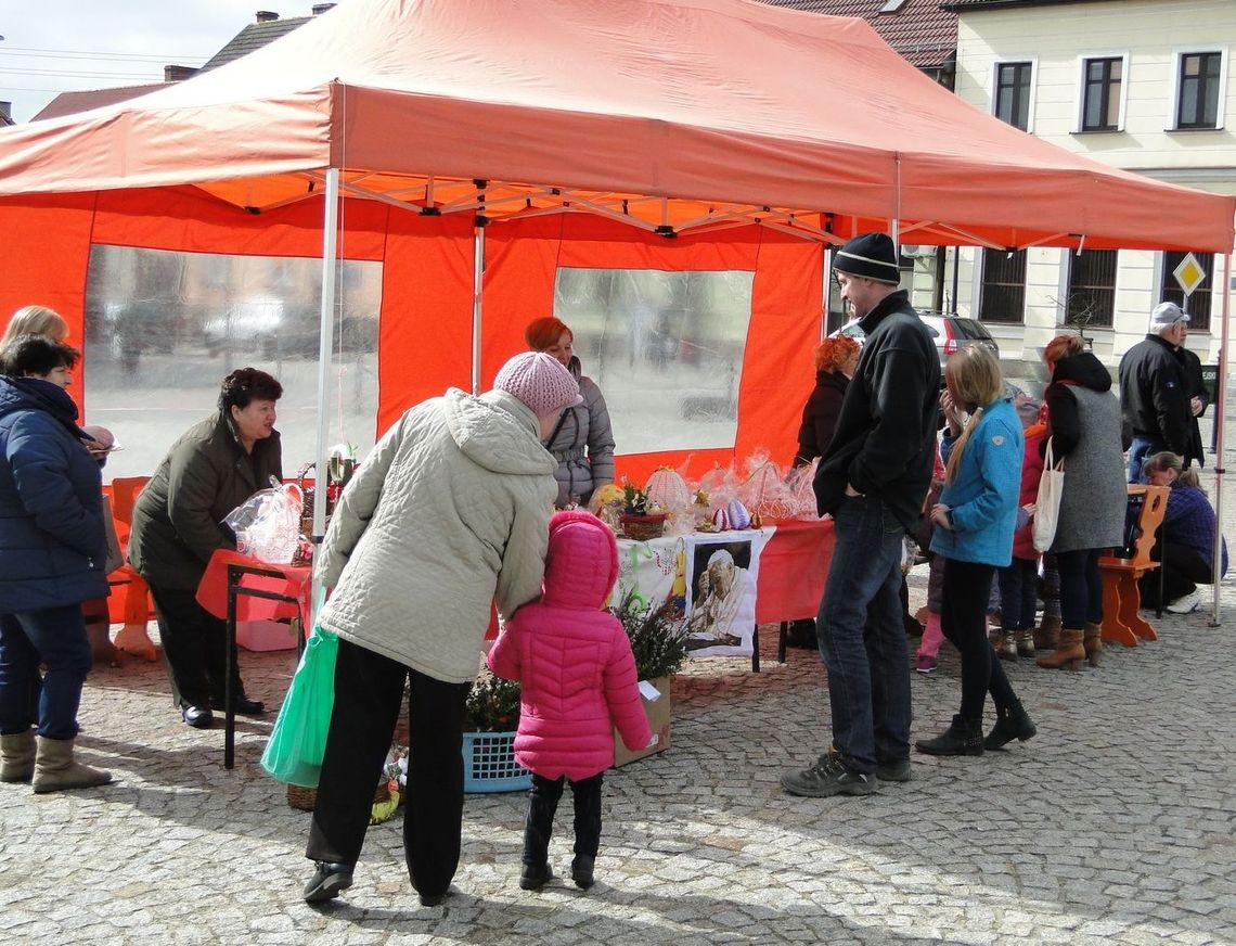 Kiermasz świąteczny przed ratuszem