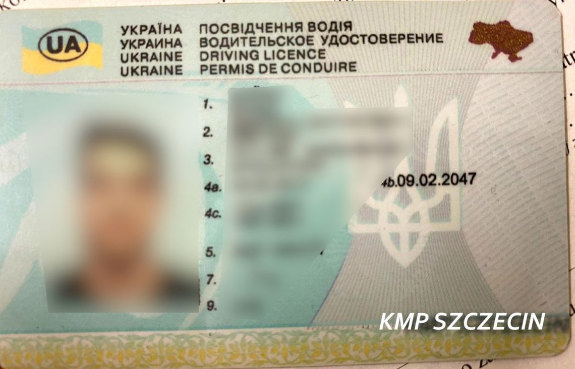Kierowca pokazał fałszywe prawo jazdy. Miał jeszcze coś na sumieniu Kierowca pokazał fałszywe prawo jazdy. Miał jeszcze coś na sumieniu