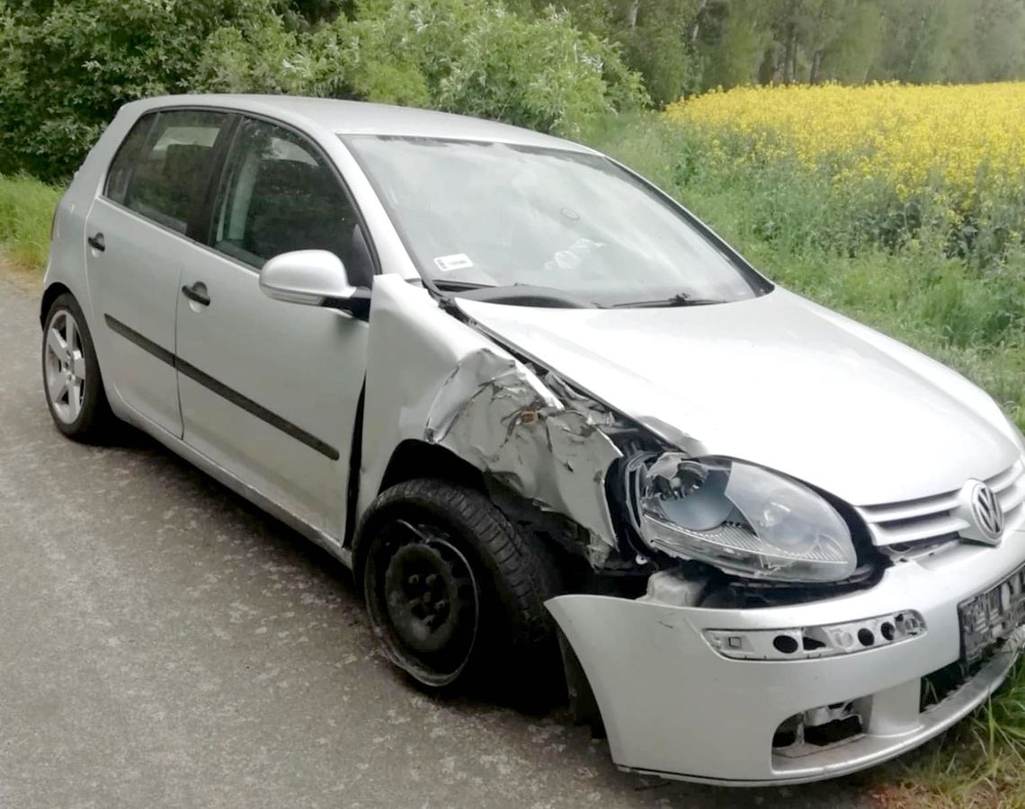 Auto uszkodzone. Kierowca uciekł. Czyj to samochód? [FOTO]