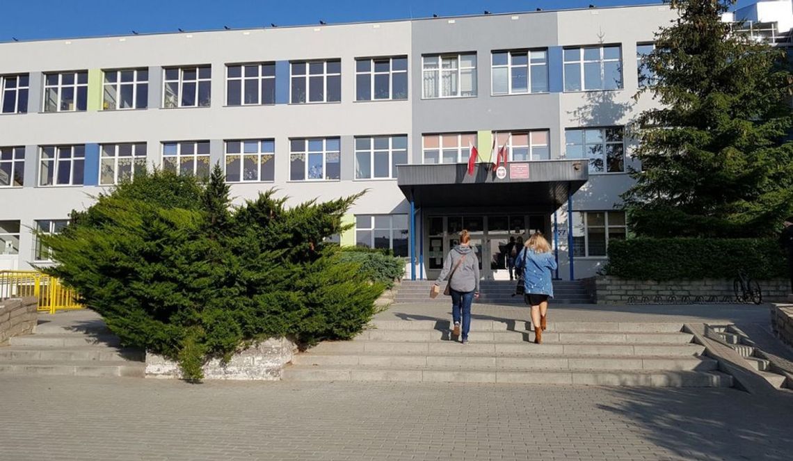 Kilkanaście klas objętych nauczaniem zdalnym Kilkanaście klas objętych nauczaniem zdalnym