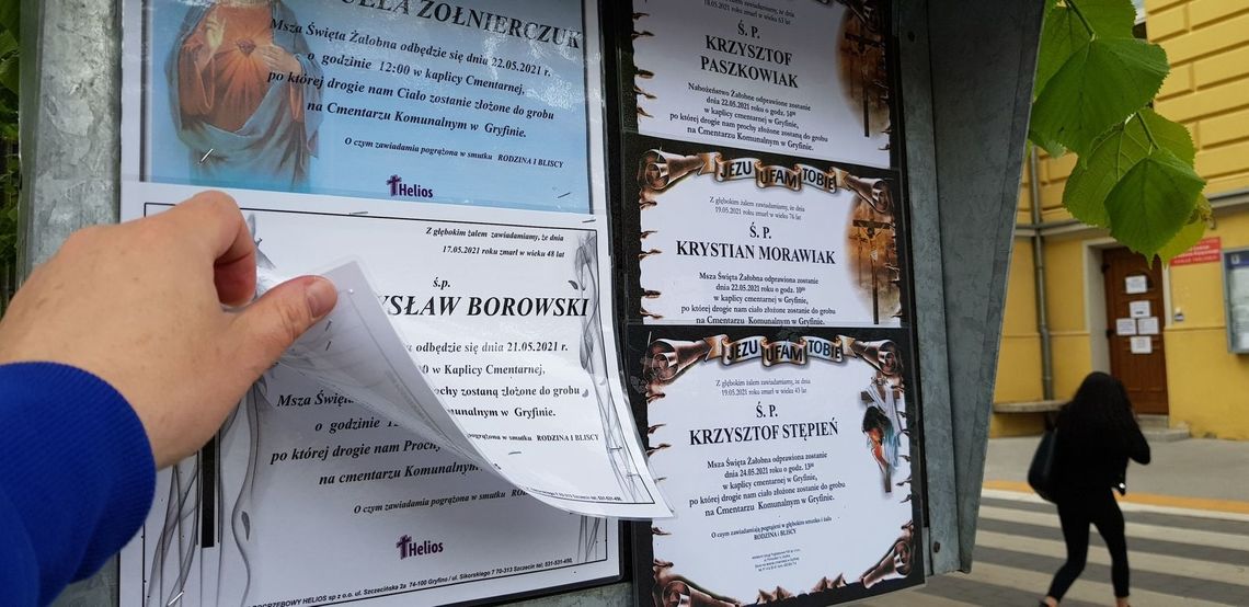 Klepsydr jest tyle, że znowu się nie mieszczą... Klepsydr jest tyle, że znowu się nie mieszczą...