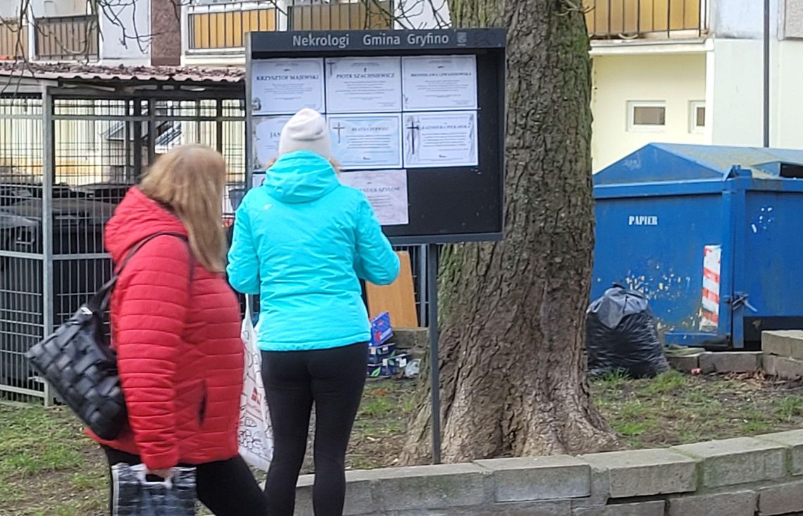 Klepsydra: krótka historia życia zamknięta w czerni i bieli Klepsydra: krótka historia życia zamknięta w czerni i bieli