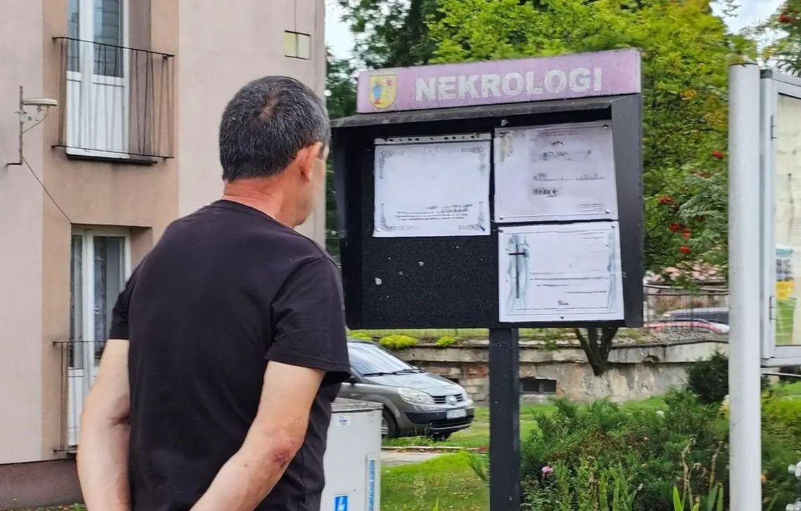 Klepsydra mierzy czas, ale żałoba mierzy naszą tęsknotę Klepsydra mierzy czas, ale żałoba mierzy naszą tęsknotę