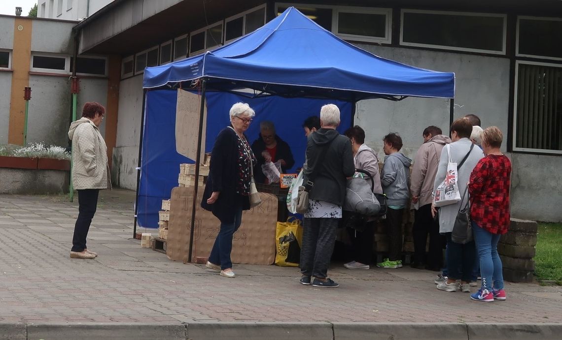 Kolejka po truskawki za 9 zł Kolejka po truskawki za 9 zł