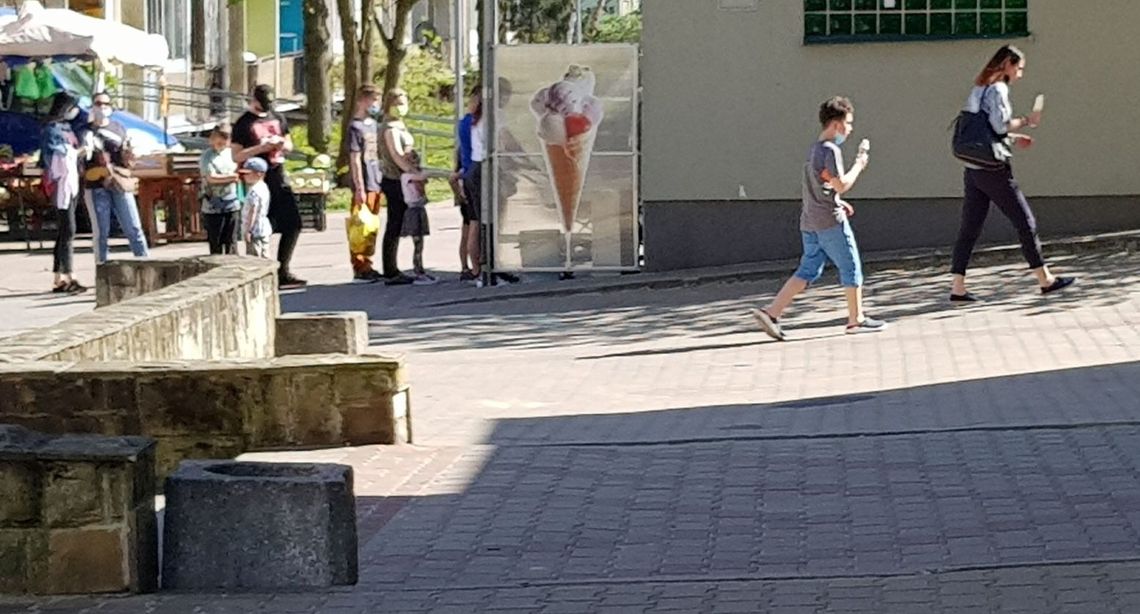 Kolejki po lody w Gryfinie Kolejki po lody w Gryfinie