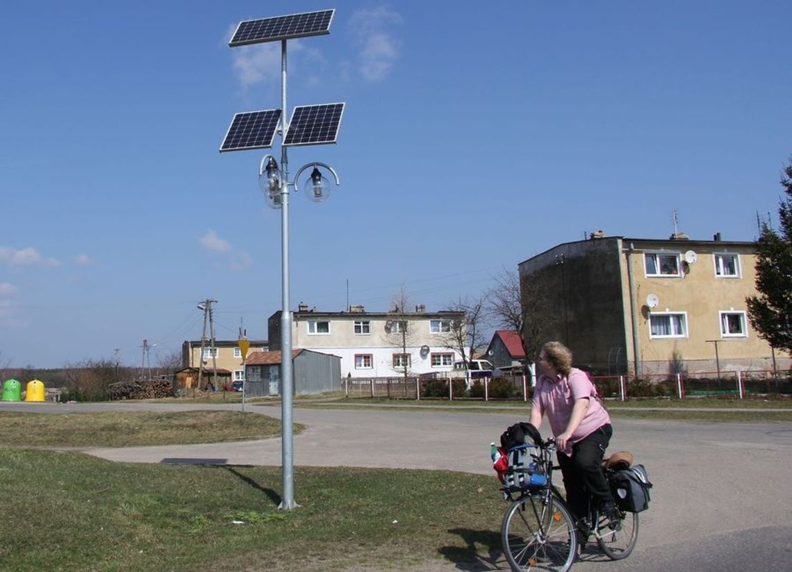 Kolejne lampy solarne z przeszkodami