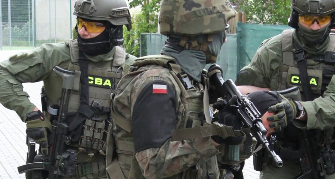 Przemyt sterydów i tajne dokumenty w domu strażnika: Gdzie tkwi drugie dno afery w areszcie