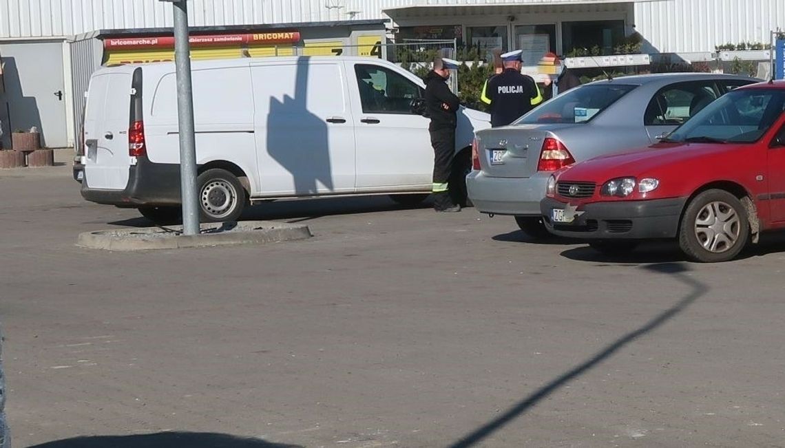 Kolizja na Flisaczej. Zadecydowały lusterka Kolizja na Flisaczej. Zadecydowały lusterka