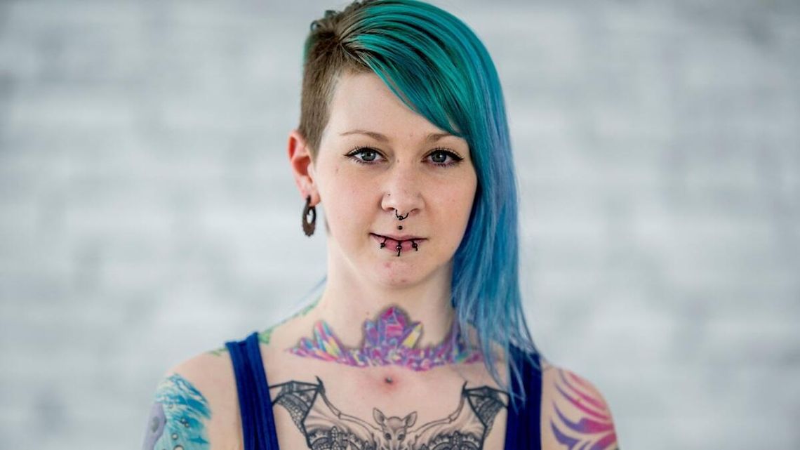 Uczniowska moda i bezradność szkoły. Co z tatuażami, kolorowymi włosami i kolczykami w różnych miejscach Uczniowska moda i bezradność szkoły. Co z tatuażami, kolorowymi włosami i kolczykami w różnych miejscach