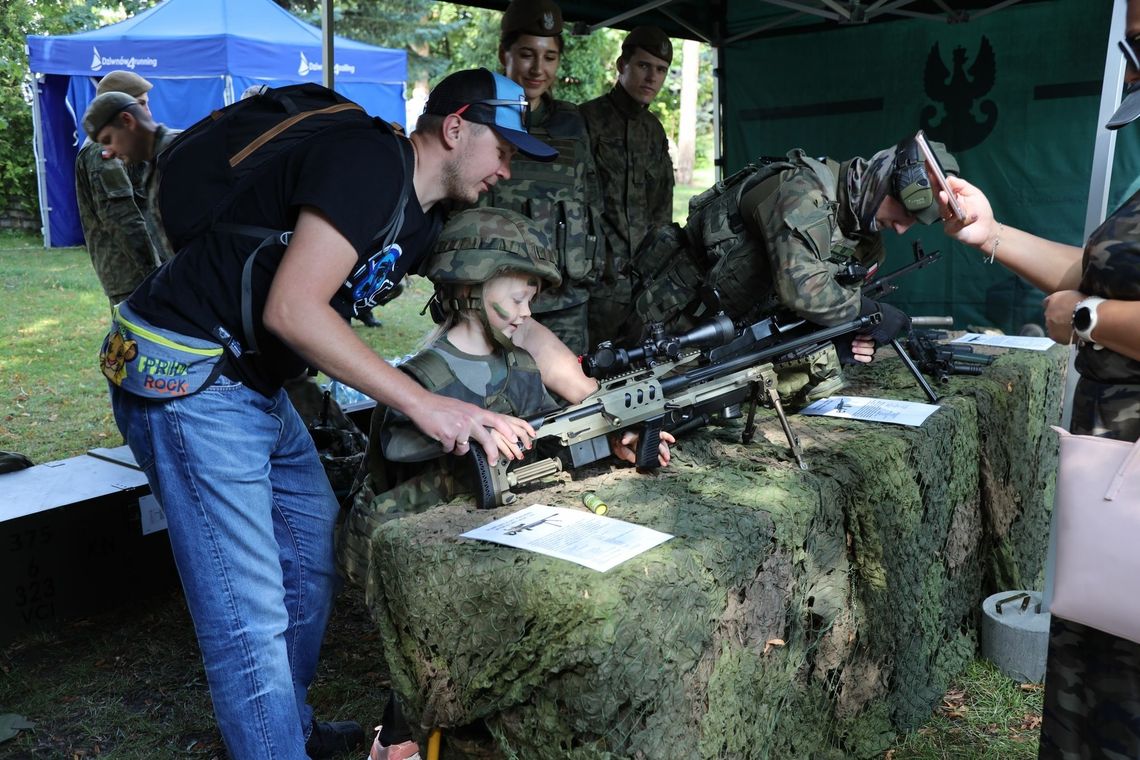 Komandosi i rekonstruktorzy na festynie [fotorelacja]