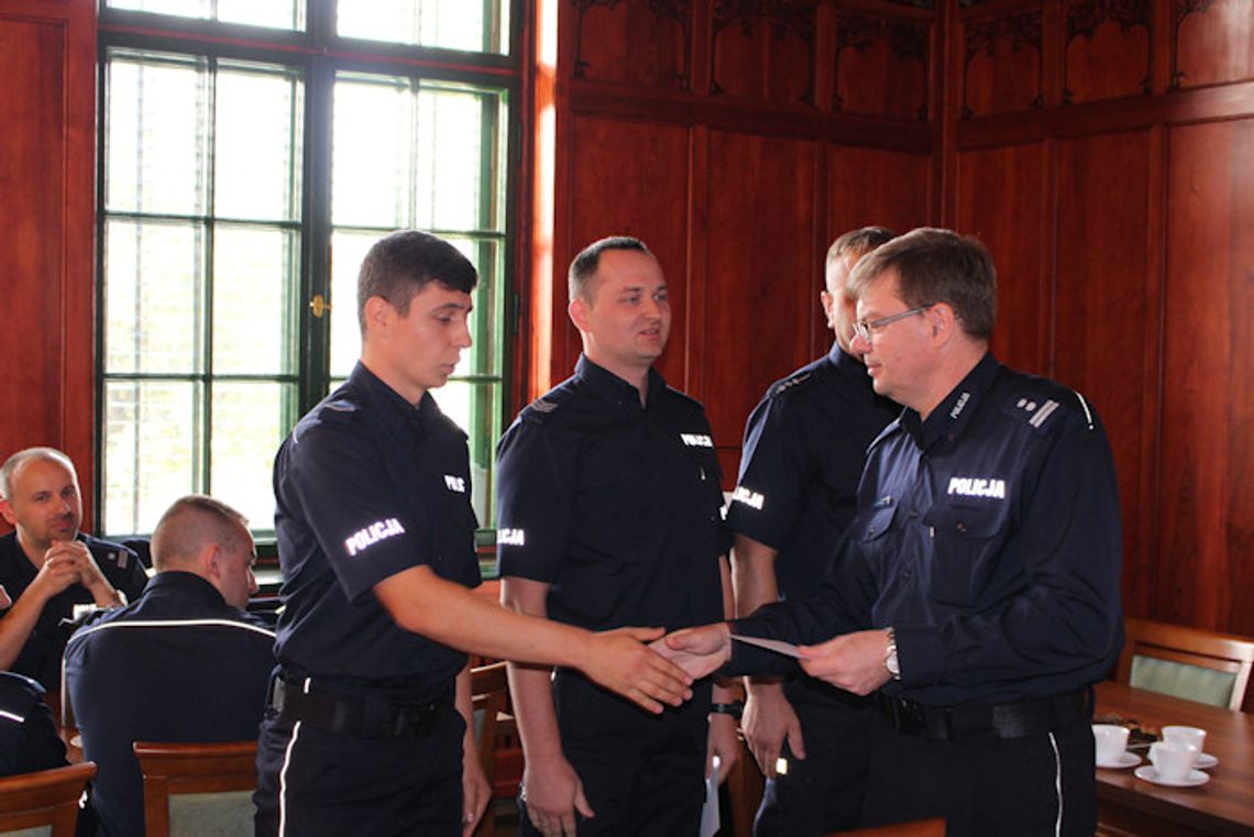 Komendant wojewódzki nagrodził naszego policjanta Komendant wojewódzki nagrodził naszego policjanta